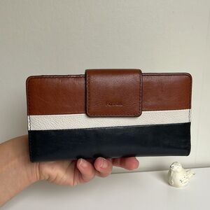 Fossil 🗝️ Genuine Leather Wallet